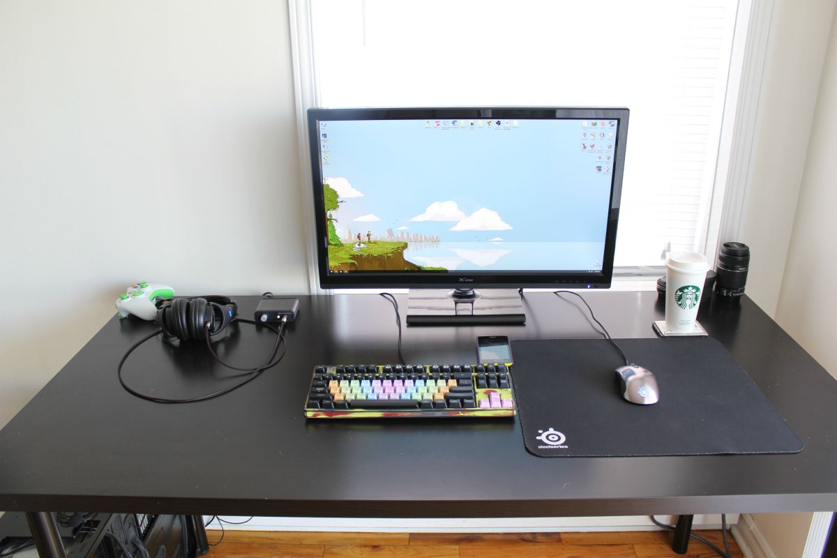 PC debaixo da mesa